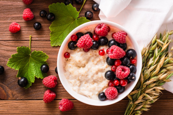 Il Porridge BIO Lamponi e Cranberry: un abbraccio mattutino in rosa